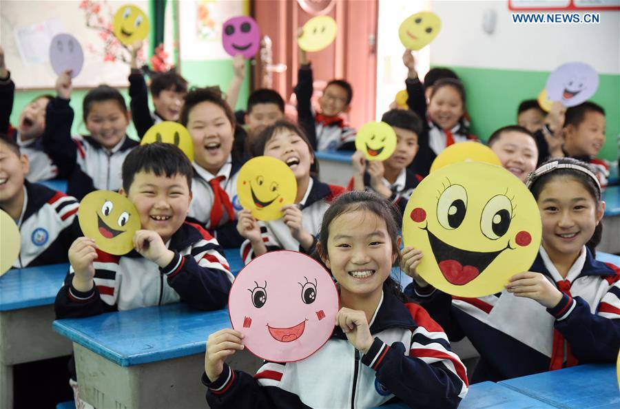 #CHINA-WORLD SMILE DAY-GREETING (CN)