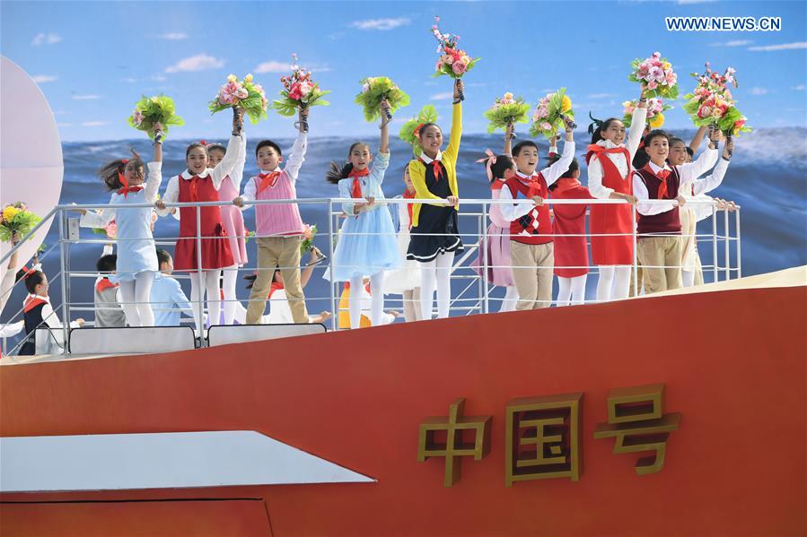 (PRC70Years) XINHUA PHOTOS OF THE DAY