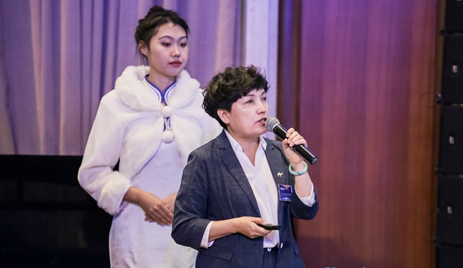 新華社民族品牌工程負責(zé)人楊玉玲介紹新華社綜合服務(wù)體系