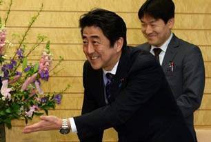 安倍，討來(lái)的達(dá)沃斯演講