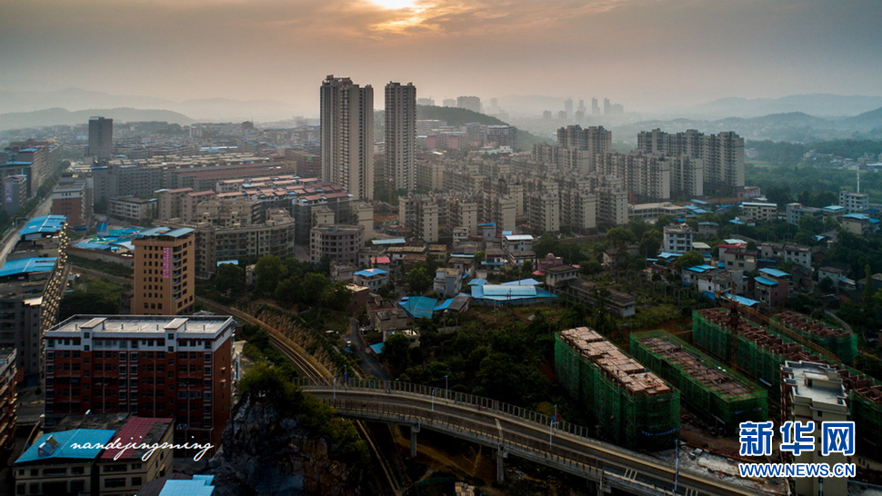 改革開放40年，縣城變化令人驚