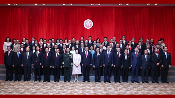 習(xí)近平會見香港特別行政區(qū)新任行政、立法、司法機(jī)構(gòu)負(fù)責(zé)人