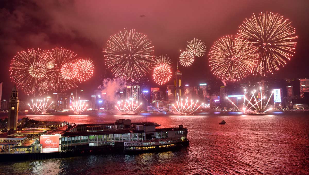 香港舉行慶?；貧w20周年煙花匯演