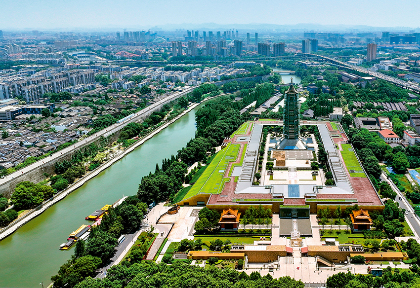 一座古塔回到故乡