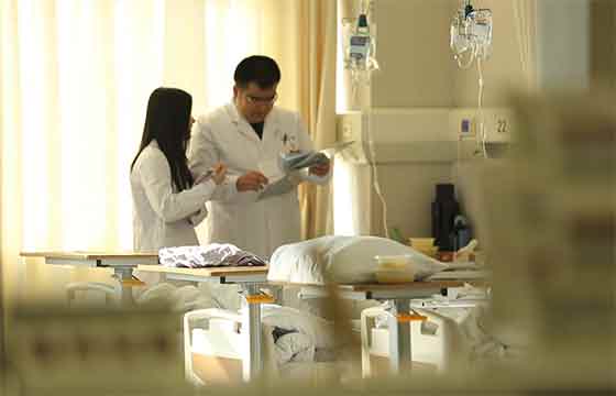 致敬偉大改革｜對話40年，講述身邊的健康故事（第五集）&mdash;&mdash;小醫(yī)院不再門可羅雀，大醫(yī)院不再&ldquo;戰(zhàn)時狀態(tài)&rdquo;