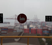 凝固的展館外 世界依舊忙碌