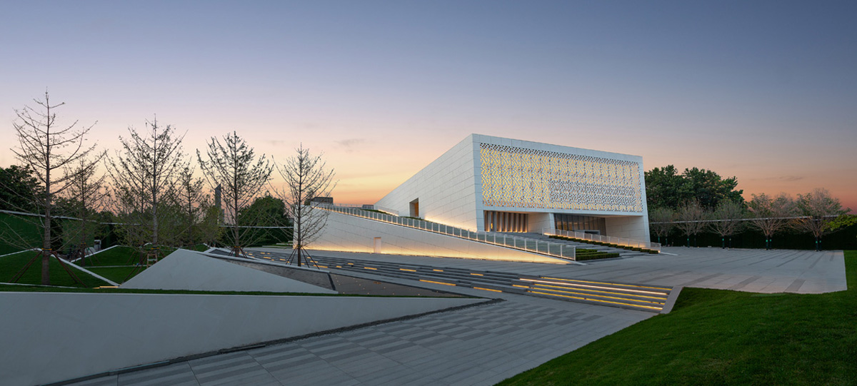 中央商務(wù)區(qū)展示中心正式對外開放，拉開了這座百年城市煥新升級的大幕