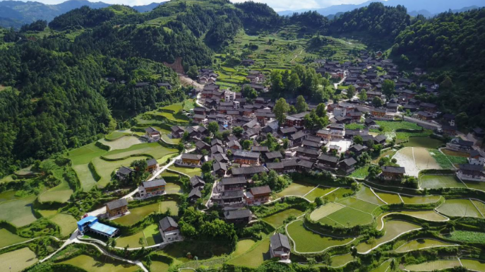 從貧困村到示范村，結(jié)對(duì)幫扶的&ldquo;龍?zhí)翗颖?rdquo;是如何煉成的