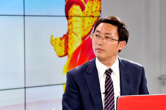 繼往是為了開來，那么開什么來？我們的未來是什么？我們現(xiàn)在站在什么歷史方位上？往哪里去走？