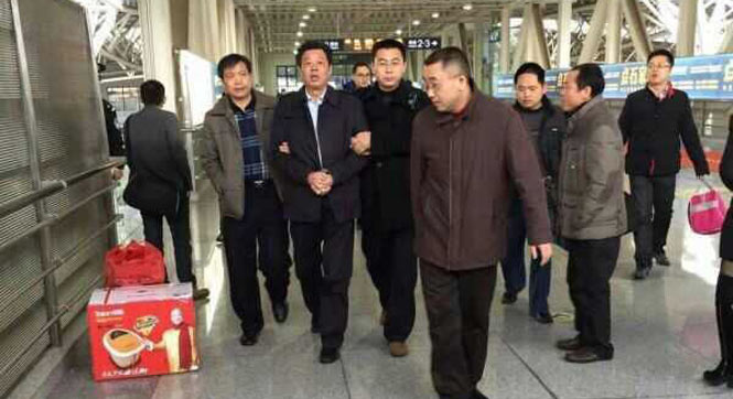 湖南岳陽副市長(zhǎng)陳四海被立案?jìng)刹?被帶走照曝光