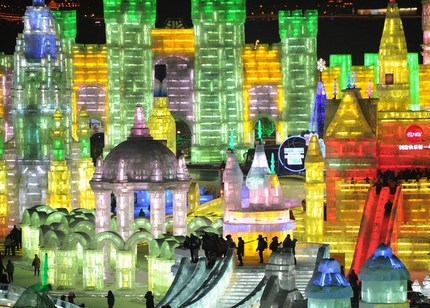 哈爾濱國際冰雪節(jié) 彩色城堡盡享冰雪快樂