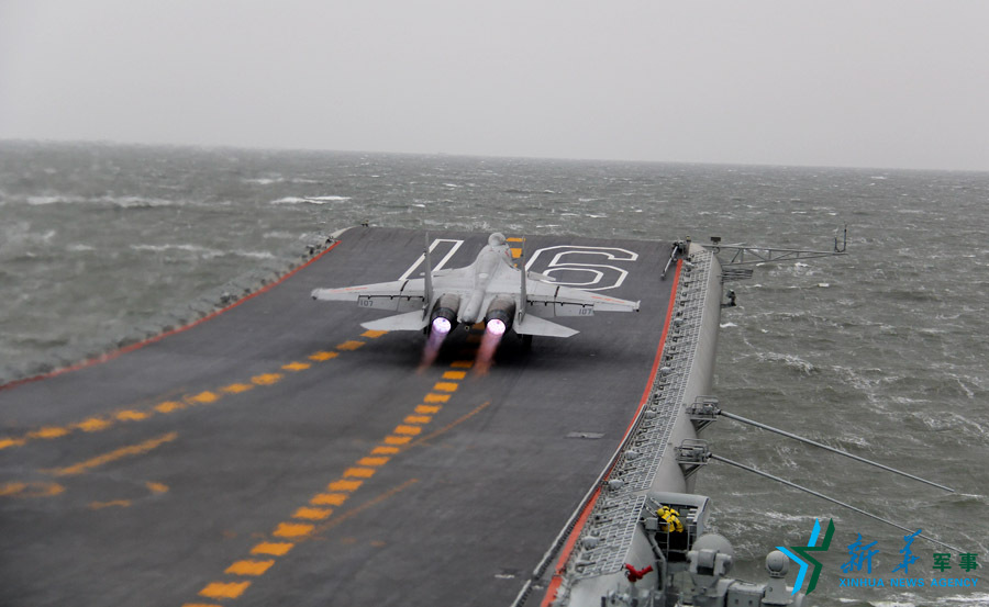 &uarr;資料圖片：艦載戰(zhàn)斗機起飛瞬間。