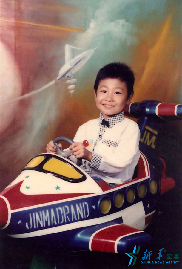 &uarr;資料圖片：長(zhǎng)大后當(dāng)一名優(yōu)秀的飛行員是張超兒時(shí)種下的夢(mèng)想。