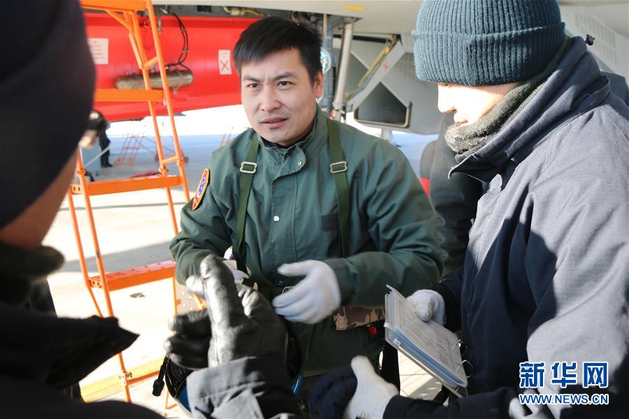 （建軍90周年&middot;英雄&middot;圖文互動(dòng)）（2）聽(tīng)，渤海灣有風(fēng)吹過(guò)來(lái)&mdash;&mdash;追記海軍某艦載航空兵部隊(duì)一級(jí)飛行員張超