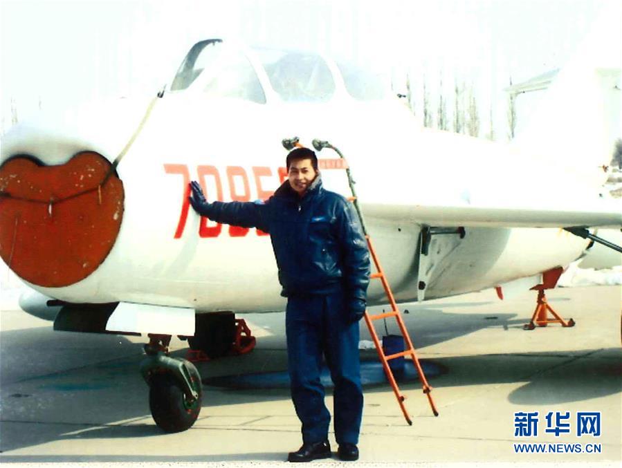 （建軍90周年&middot;英雄&middot;圖文互動(dòng)）（3）聽(tīng)，渤海灣有風(fēng)吹過(guò)來(lái)&mdash;&mdash;追記海軍某艦載航空兵部隊(duì)一級(jí)飛行員張超