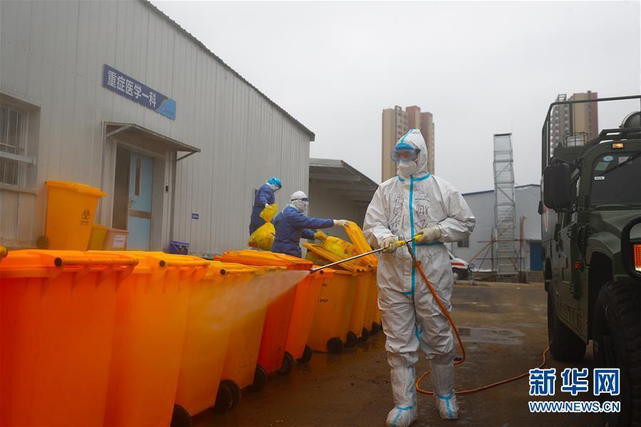 (一線抗疫群英譜·圖文互動(dòng))(1)二級(jí)軍士長張鵬飛:“兵王”在此 有我無毒