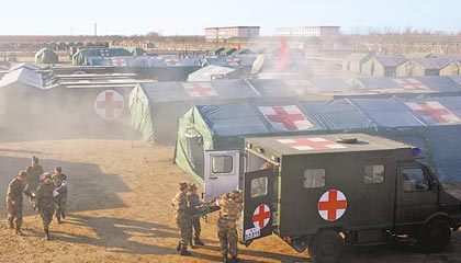 某旅實戰(zhàn)冬訓(xùn) &ldquo;變形金剛&rdquo;在硝煙中緊急保障