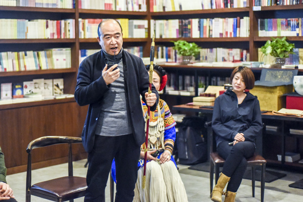 劉文濤：通過對每件兵器的復(fù)制，我們了解兵器造型與兵器制作的手藝，實現(xiàn)與古人的對話。