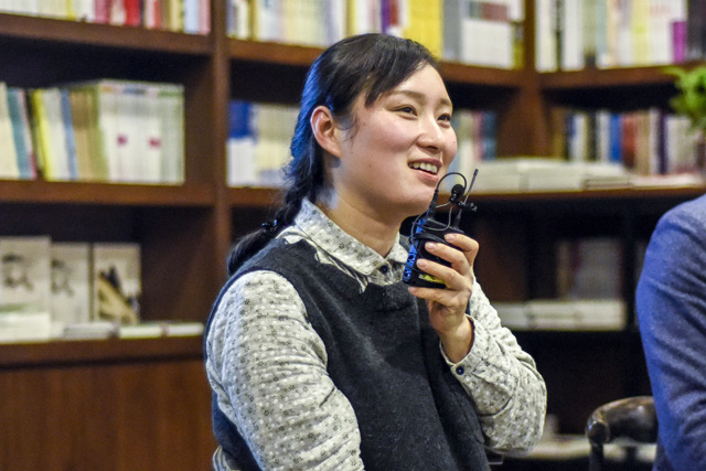 申彬：在清華的學(xué)習(xí)，讓我拓寬了許多思路，我想在山水和其他物象中嘗試去用我們工藝來(lái)表現(xiàn)，希望今后能給觀者帶來(lái)一些新的感受。