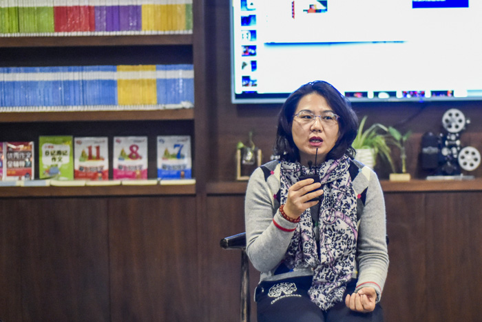 王煥：唐卡現(xiàn)在發(fā)展得很好。一個是國家非遺政策的保護，第二唐卡技藝本身很精良，做唐卡的這些藝人始終保有著工匠精神，做出來的東西令人稱贊，它自然能慢慢傳播開來。