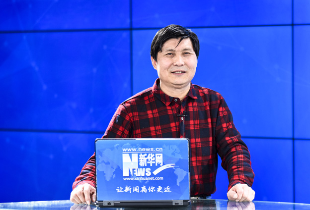 從開始的花鳥畫轉(zhuǎn)為山水畫創(chuàng)作，更欣賞山水畫的大氣。多年努力到名山大川去寫生，搜集素材，創(chuàng)作具有生活氣息的書畫作品。