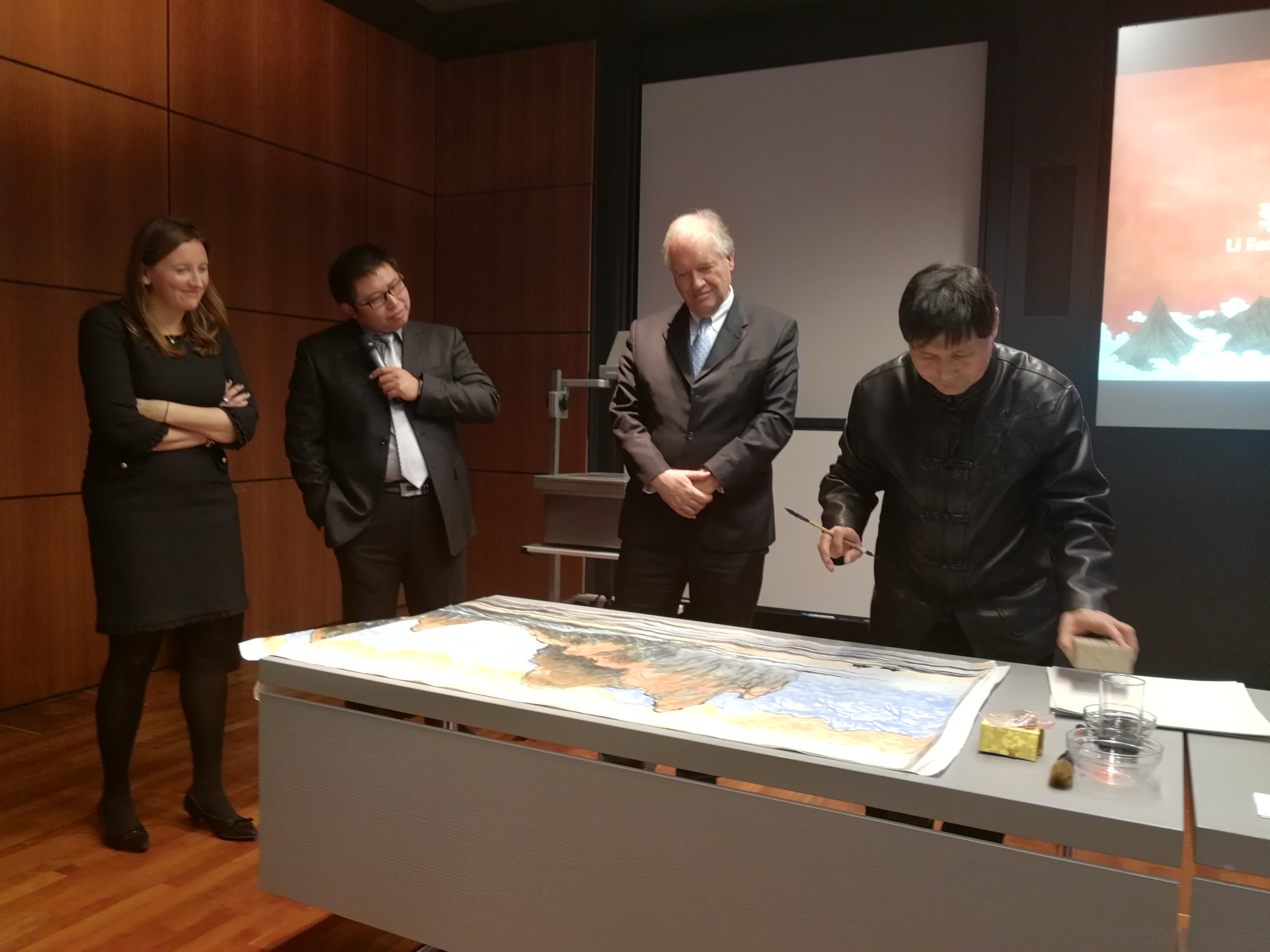 作為一個(gè)藝術(shù)家，我也要為這個(gè)國(guó)家和社會(huì)做一點(diǎn)自己的貢獻(xiàn)。在這次跨國(guó)文化交流活動(dòng)中，作為唯一的隨團(tuán)畫家，我創(chuàng)作出了多幅以&ldquo;一帶一路&rdquo;為主題的中國(guó)畫。