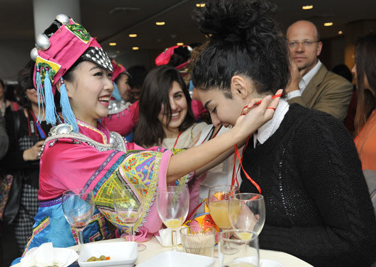 &ldquo;歡樂春節(jié)&rdquo;走近海外民眾 帶去中國年味