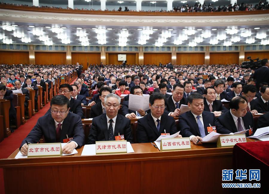 （兩會(huì)&middot;人大開幕）（8）共聚一堂