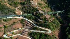 新華全媒+｜高鐵時(shí)代，大涼山鐵軌上流淌&ldquo;慢幸福&rdquo;