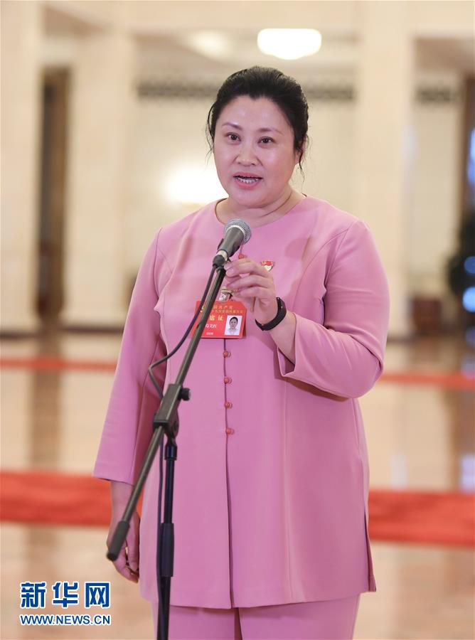 （十九大&middot;黨代表通道）（25）采訪黨代表