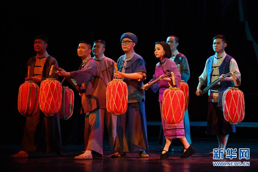 （新華全媒頭條&middot;十九大特別報道&middot;圖文互動）（11）再塑黨的形象的偉大工程&mdash;&mdash;中國共產(chǎn)黨自身建設(shè)的五年探索之路