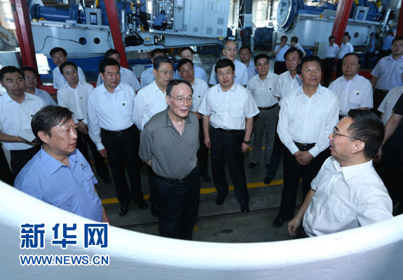 這是7月3日，王岐山在內(nèi)蒙古海裝風電設備有限公司考察。新華社記者 龐興雷 攝 