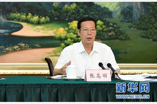 9月16日至18日，中共中央政治局常委、國務(wù)院副總理張高麗在廣西調(diào)研。這是9月17日，張高麗在南寧主持召開&ldquo;十三五&rdquo;規(guī)劃編制工作座談會(huì)。 新華社記者張鐸攝 