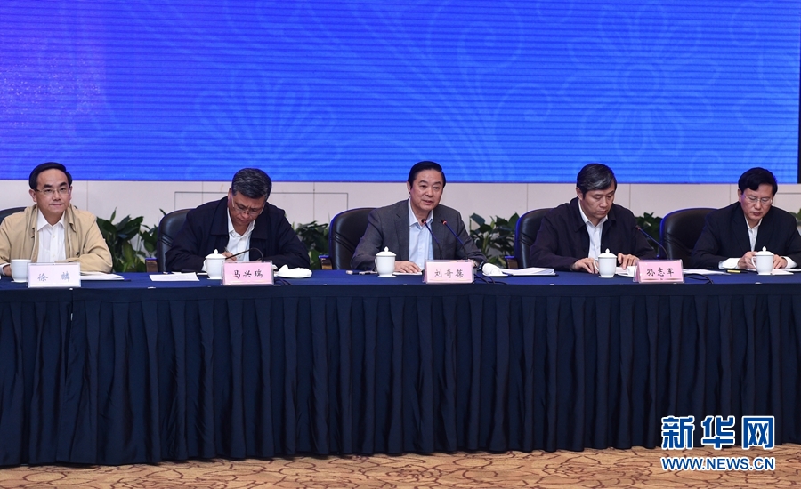 5月12日，中宣部在深圳召開(kāi)以新發(fā)展理念引領(lǐng)文化改革發(fā)展座談會(huì)。中共中央政治局委員、中央書(shū)記處書(shū)記、中宣部部長(zhǎng)劉奇葆出席會(huì)議并講話。新華社記者 毛思倩 攝