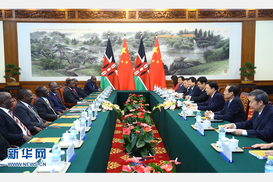 7月6日，國(guó)家副主席李源潮在北京會(huì)見(jiàn)來(lái)華出席生態(tài)文明貴陽(yáng)國(guó)際論壇2016年年會(huì)的肯尼亞副總統(tǒng)魯托。 新華社記者 丁海濤 攝