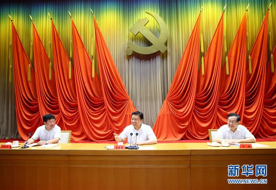 7月22日，中國科協(xié)和中央黨校聯(lián)合舉辦的科技領(lǐng)軍人才專題研修班在北京結(jié)業(yè)，中共中央政治局委員、國家副主席李源潮出席結(jié)業(yè)式并講話。新華社記者丁海濤攝