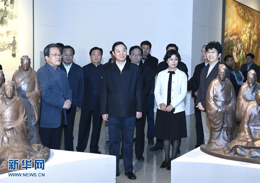 12月6日，中共中央政治局委員、中央書記處書記、中宣部部長劉奇葆在北京參觀中華文明歷史題材美術(shù)創(chuàng)作工程入選作品展覽。 新華社記者張領(lǐng)攝