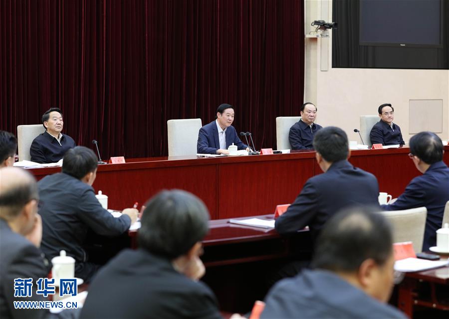  2月17日，在習近平總書記主持召開黨的新聞輿論工作座談會并發(fā)表重要講話一周年之際，中宣部在北京召開2017年新聞戰(zhàn)線&ldquo;新春走基層&rdquo;活動座談會。中共中央政治局委員、中央書記處書記、中宣部部長劉奇葆出席會議并講話。新華社記者 王曄 攝
