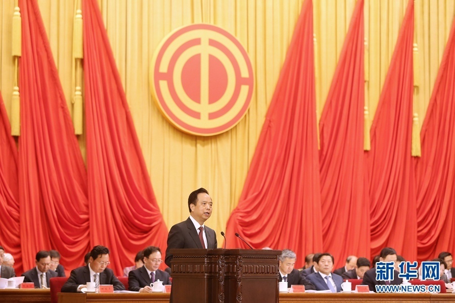 4月27日，慶祝&ldquo;五一&rdquo;國(guó)際勞動(dòng)節(jié)暨全國(guó)五一勞動(dòng)獎(jiǎng)和全國(guó)工人先鋒號(hào)表彰大會(huì)在北京人民大會(huì)堂舉行。中共中央政治局委員、中華全國(guó)總工會(huì)主席李建國(guó)出席大會(huì)并講話。新華社記者 才揚(yáng) 攝 