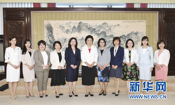 　　7月12日，國務院副總理劉延東在北京會見以日本自民黨前總務會長野田圣子為首的日本執(zhí)政黨女國會議員代表團一行。 新華社記者 高潔 攝