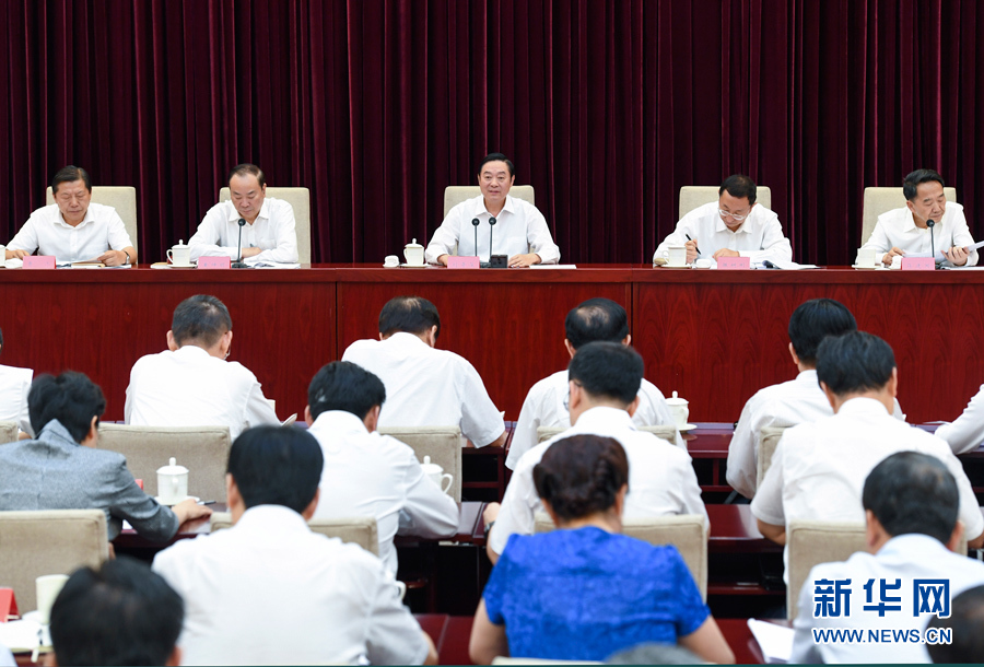 7月28日，中宣部在北京召開全國(guó)宣傳部長(zhǎng)專題工作會(huì)議，學(xué)習(xí)貫徹習(xí)近平總書記在省部級(jí)主要領(lǐng)導(dǎo)干部專題研討班上的重要講話精神。中共中央政治局委員、中央書記處書記、中宣部部長(zhǎng)劉奇葆出席會(huì)議并講話。新華社記者張領(lǐng)攝