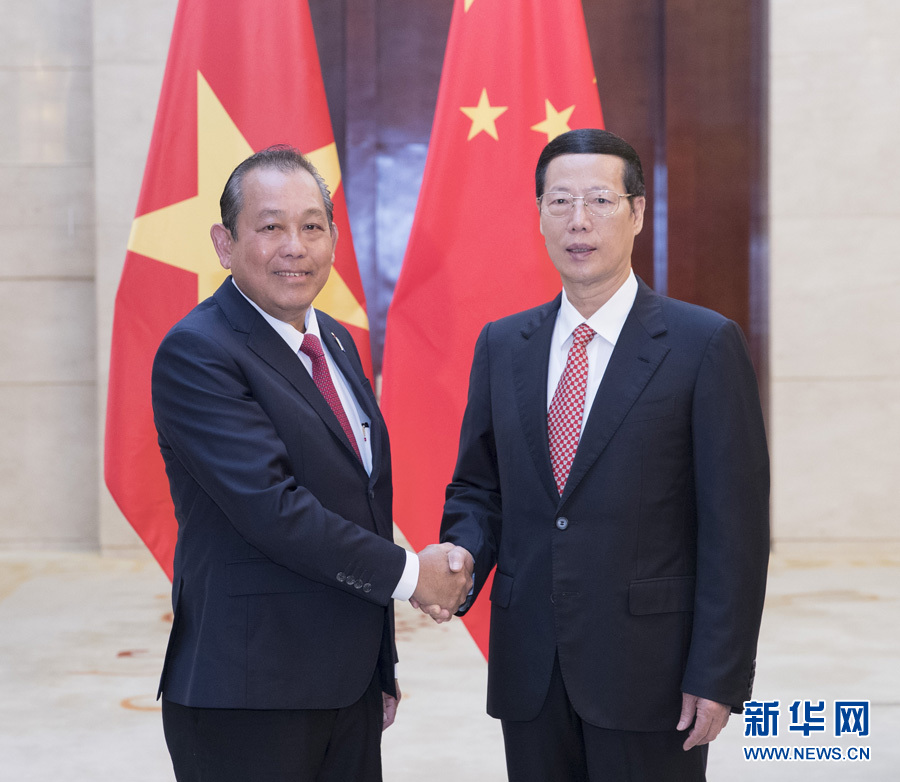  9月11日，中共中央政治局常委、國(guó)務(wù)院副總理張高麗在廣西南寧會(huì)見(jiàn)前來(lái)出席第十四屆中國(guó)－東盟博覽會(huì)和中國(guó)－東盟商務(wù)與投資峰會(huì)的越南常務(wù)副總理張和平。新華社記者王曄攝