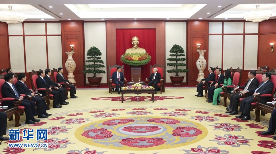 應(yīng)越南共產(chǎn)黨邀請，中共中央政治局常委、中央書記處書記劉云山9月18日至19日對越南進行正式訪問。這是9月18日，劉云山在河內(nèi)會見越共中央總書記阮富仲。 新華社記者 龐興雷 攝