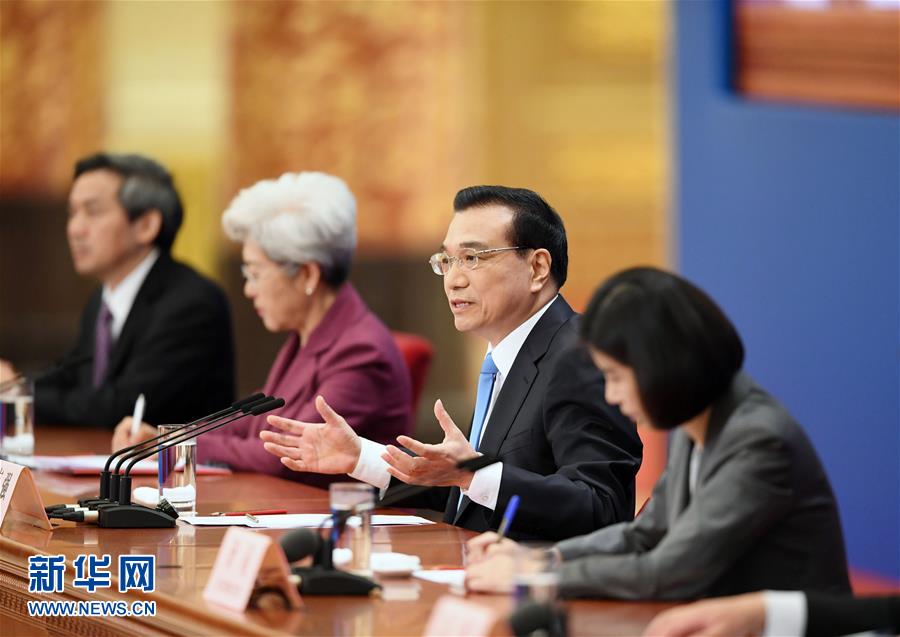 （兩會(huì)&middot;總理記者見(jiàn)面）（3）李克強(qiáng)總理與中外記者見(jiàn)面 