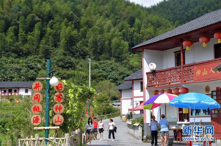 （新華全媒頭條&middot;圖文互動）（5）開啟新征程　譜寫新史詩&mdash;&mdash;以習近平同志為核心的黨中央引領(lǐng)中國特色社會主義進入新時代