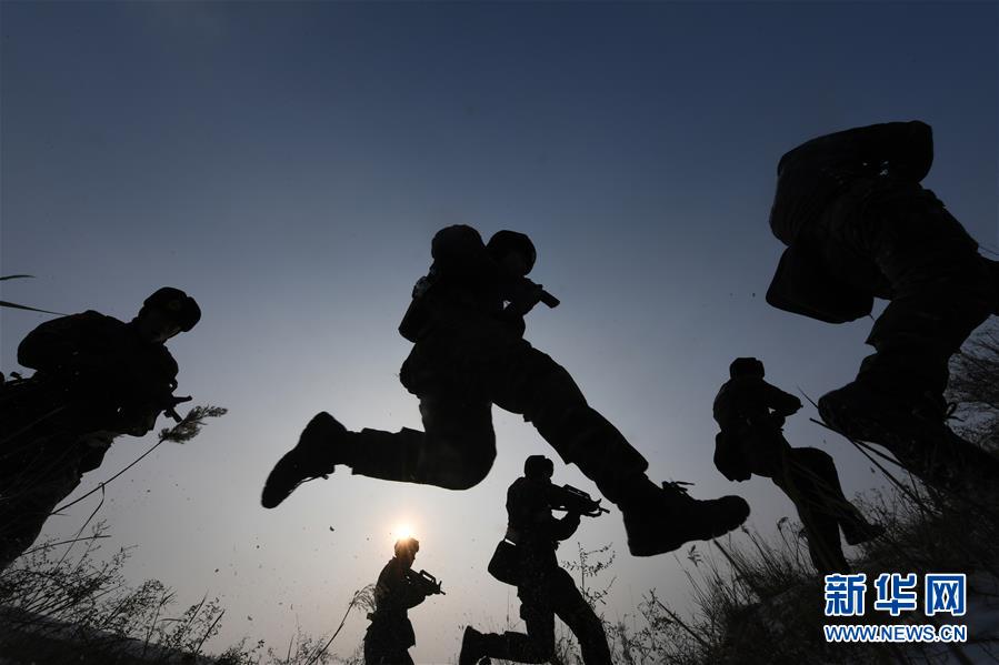 （新華全媒頭條&middot;圖文互動）（12）備戰(zhàn)踏上新起點，練兵展現(xiàn)新氣象&mdash;&mdash;2018中國軍隊新年開訓全景大掃描