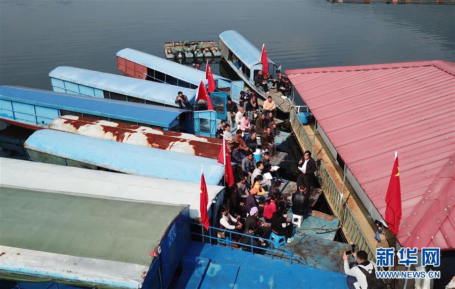 （新華全媒頭條&middot;圖文互動(dòng)）（10）全黨來(lái)一個(gè)大學(xué)習(xí)&mdash;&mdash;新時(shí)代中國(guó)共產(chǎn)黨人的理論自覺