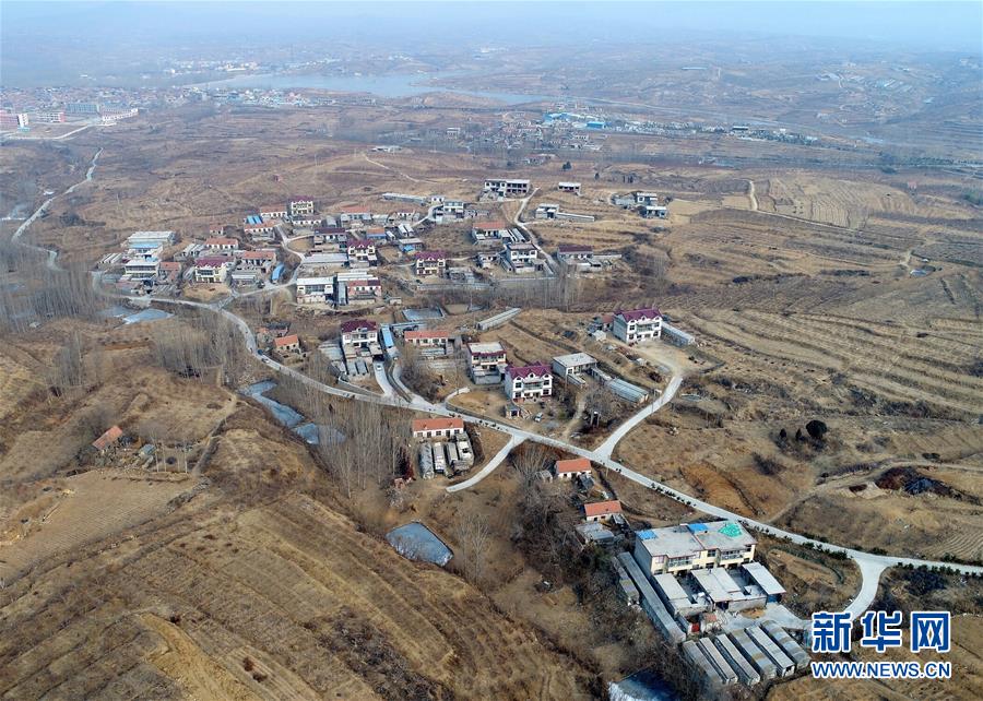 （在習(xí)近平新時代中國特色社會主義思想指引下&mdash;&mdash;新時代新氣象新作為&middot;四好農(nóng)村路&middot;圖文互動）（1）路通 民富 心齊&mdash;&mdash;農(nóng)村道路升級激發(fā)基層向心力