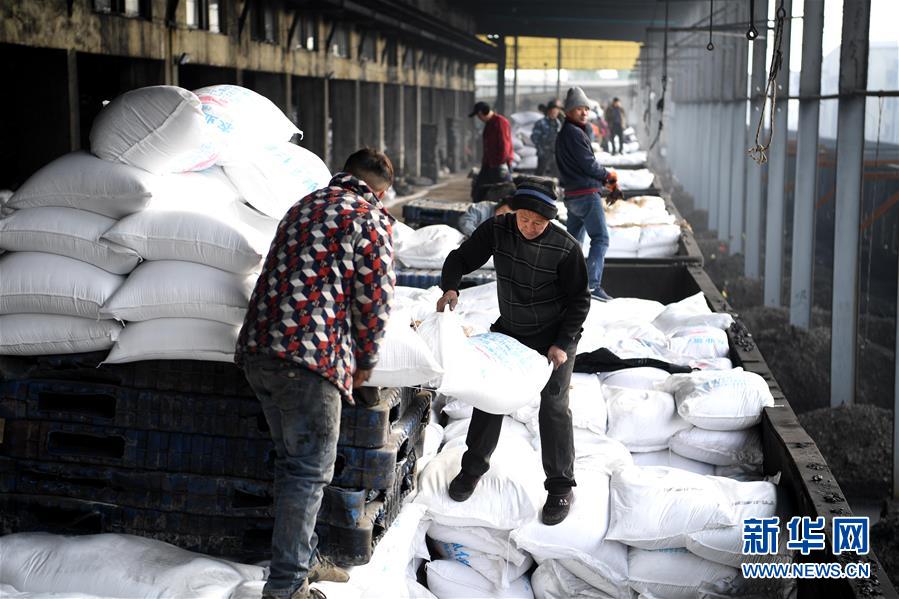 （新春走基層）（1）安徽：農(nóng)資&ldquo;春運&rdquo;助春耕