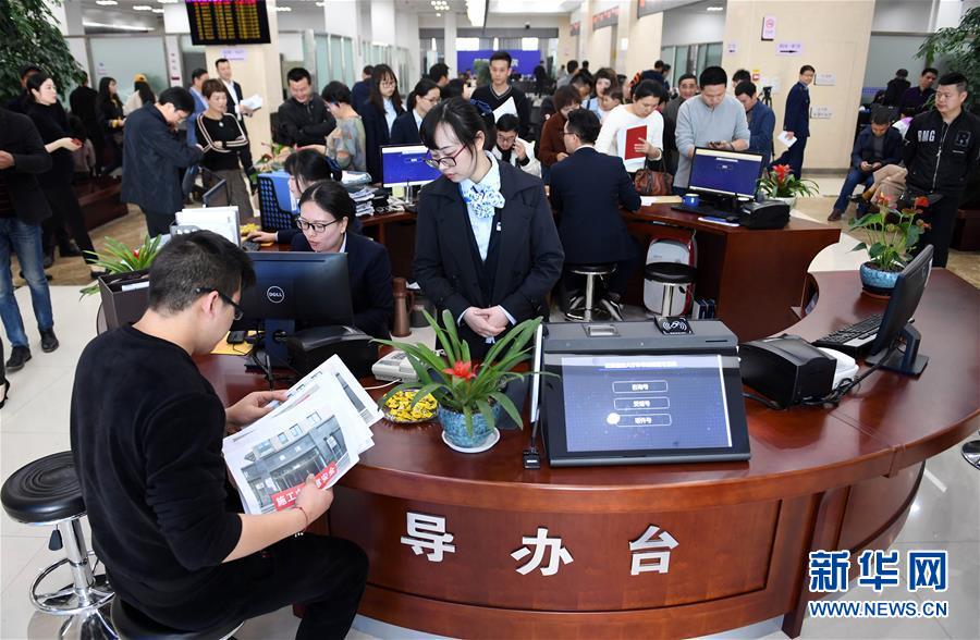 （習近平新時代中國特色社會主義思想在基層&middot;改革發(fā)展新氣象&middot;圖文互動）（3）浙江&ldquo;最多跑一次&rdquo;：改革越走越深，群眾越跑越順